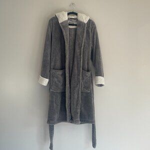 Soft Plush Bathrobe Gray Warm and Cozy Knee Length Womens Size Small